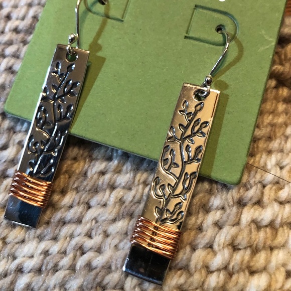 Seed & Sage Earrings - Picture 5 of 6